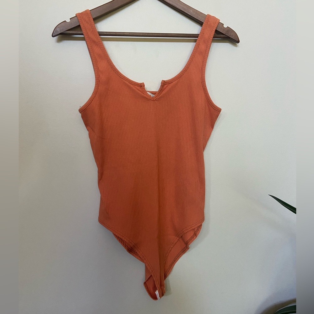 🌸 Gaze 🌸 burnt orange bodysuit